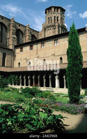 The cloister of the Musee des Augustins, a former gothic augustinian convent in Toulouse, France. Today the building is used as a museum and displays Stock Photo