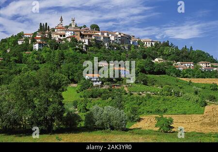 The small hill town Rosignano Monferrato in Italy. (undated picture) | usage worldwide Stock Photo