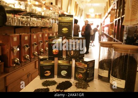 Twinings Shop in 216 The Strand, London, Großbritannien | usage worldwide Stock Photo