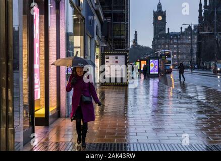 Edinburgh, United Kingdom. 07 January, 2020 Pictured: Strong winds hit Scotland’s capital city disrupting commuters and shoppers. Credit: Rich Dyson/Alamy Live News Stock Photo