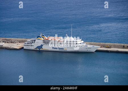 Line Ferry Lobo Marinho am Pier in Vila Baleira auf Porto Santo, bei Madeira, Portugal | usage worldwide Stock Photo