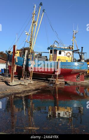 Krabbenkutter auf Dock in Friedrichskoog, Nordseeküste | usage worldwide Stock Photo