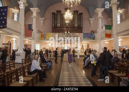 Stadtbezirk Manhattan: Ground Zero, Besucher in der St. Paul's Chapel, New York | usage worldwide Stock Photo
