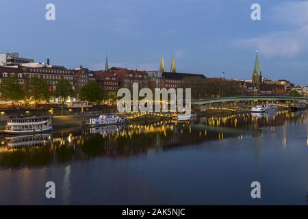 Bremen: Blick ueber die Weser auf die Innenstadt, Elbe und Weser | usage worldwide Stock Photo