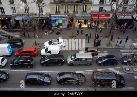 Busy traffic and pedestrians as Paris transport strike causes travel disruption, Boulevard Barbès, 75018 Paris, France Stock Photo