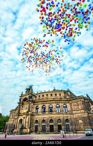 Dresden: Theaterplatz mit Semperoper, Sachsen | usage worldwide Stock Photo