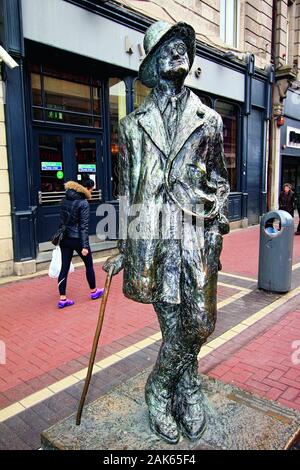 Dublin: Standbild von James Joyce in der O'Connell Street, Irland | usage worldwide Stock Photo