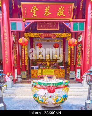 BANGKOK, THAILAND - APRIL 15, 2019: The colorful painted stone incense sticks bowl at the prayer hall of Chinese Kwang Tung Shrine, on April 15 in Ban Stock Photo