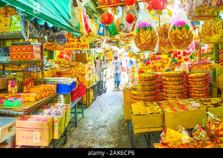 BANGKOK, THAILAND - APRIL 15, 2019: The large religious goods market in Chinatown with variety of buddhist and Chinese religions items, on April 15 in Stock Photo