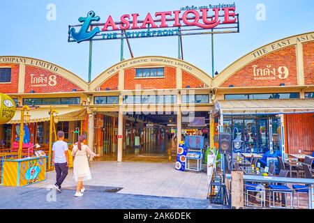 BANGKOK, THAILAND - APRIL 15, 2019: The entrance to the covered gallery in restores historical docks of Asiatique shopping center, on April 15 in Bang Stock Photo