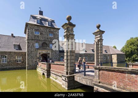 Dorsten: Schloss Lembeck, Wasserschloss in der Hohen Mark, Ruhrgebiet | usage worldwide Stock Photo
