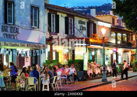 Funchal: Restaurants in der Rua Dom Carlos I., Madeira | usage worldwide Stock Photo