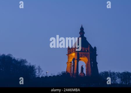 Porta Westfalica: Kaiser-Wilhelm-Denkmal, Teutoburger Wald | usage worldwide Stock Photo