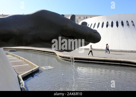 Le Havre: Kulturzentrum Le Volcan von Oscar Niemeyer, Normandie | usage worldwide Stock Photo
