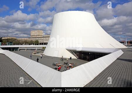 Le Havre: Kulturzentrum Le Volcan von Oscar Niemeyer, Normandie | usage worldwide Stock Photo