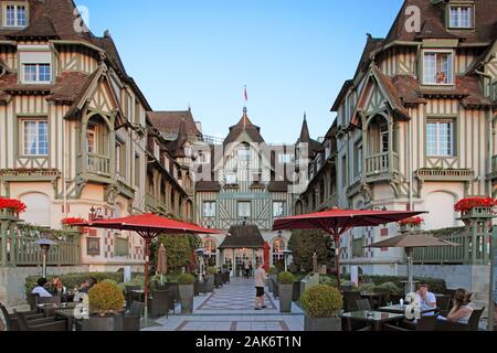 Deauville: 'Hotel Barriere Le Normandy Deauville' in der Rue Jean Mermoz, Deauville | usage worldwide Stock Photo