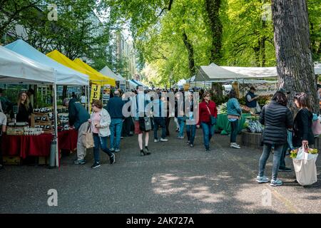 Portland Farmers Market - Shemanski Park.  is a popular lunch and shopping destination for downtown residents, office workers, tourists, and local che Stock Photo