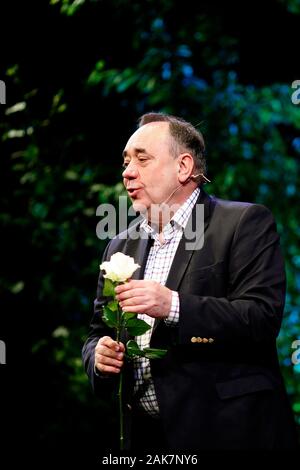 Alex Salmond, Hay, Hay Festival, 31st May 2015 Alex Salmond talks to Helena Kennedy about the story fro Scottish independence. ©PRWPhotography Stock Photo