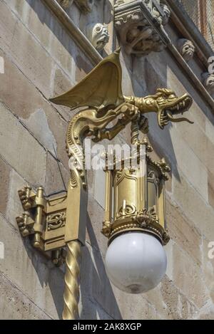 Lampe, Drachen, Palacio de Correos de Mexico, Mexiko Stadt, Mexiko Stock Photo