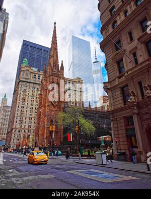 Trinity Church at the intersection of Wall street and Broadway reflex Stock Photo