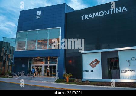 https://l450v.alamy.com/450v/2ak9cf1/main-entrance-on-the-tramontina-factory-store-building-a-company-that-manufactures-cookware-cutlery-and-home-appliances-in-southern-brazil-2ak9cf1.jpg