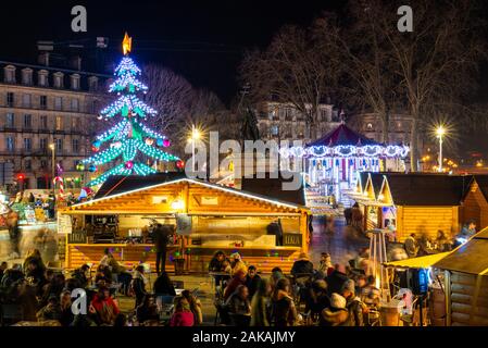 The Bayonne Christmas market at night, France Stock Photo