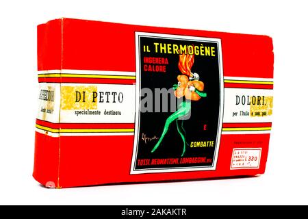 Vintage THERMOGENE medicated soft cotton wadding with capsicum. Illustrated box by the artist Leonetto Cappiello, the iconic advertising made in 1909 Stock Photo