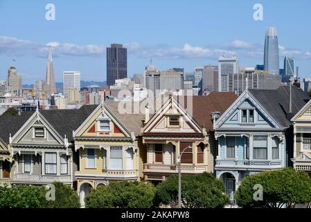 Painted Ladies, victorian row of houses on Alamo Square with downtown skyline in the background, San Francisco, California, USA Stock Photo