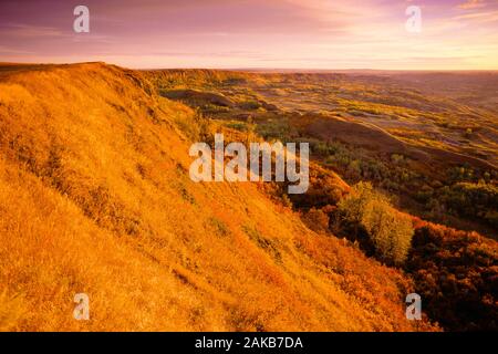 Landscape with mountain under moody sky at sunset, Dry Island Buffalo Jump Provincial Park, Alberta, Canada Stock Photo