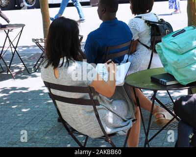 New York City, NY USA. Jul 2017. Sketch artist outside of the Metropolitan Museum of Art sitting and drawing surroundings on beautiful summer day. Stock Photo