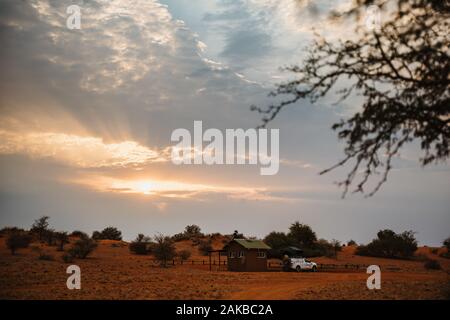 Tent located on the roof of a pickup 4x4 car in a desert camp Ranch Stock Photo