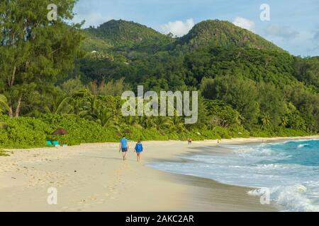 Seychelles, Mahe Island, couple at sunset in Anse Intendance Stock Photo