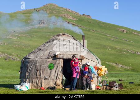 Kyrgyzstan, Naryn province, Son-Kol lake, altitude 3000m, family in front of the yurt Stock Photo