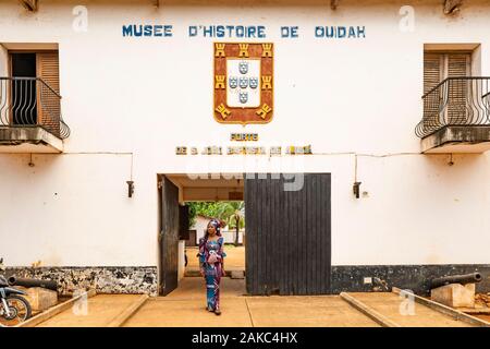 Benin, Abomey, woman in front of the door of Ouidah museum Stock Photo