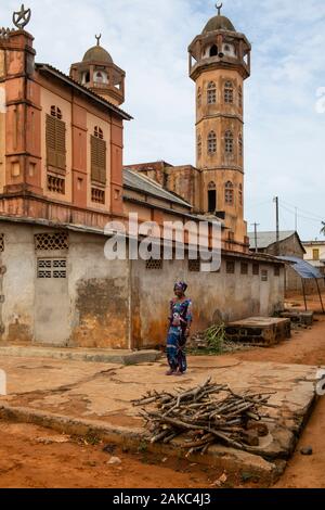 Benin, Ouidah, woman in front of the mosque Stock Photo