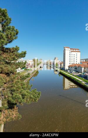 France, Meurthe et Moselle, Nancy, former grain silos Vilgrain (1941-1942) now apartment buildings on the Meurthe canal Stock Photo