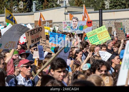 Canada, Province of Quebec, Montreal, the march for the climate, the procession, crowd waving slogan signs, portrait of Canadian Prime Minister Justin Trudeau Stock Photo