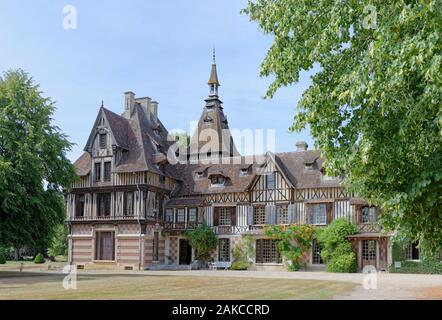 France, Seine-Maritime (76), Saint-Pierre-de-Maurieville, manoir de Villers (aerial view) Stock Photo