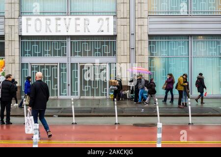 The now closed Forever 21 store in Union Square in New York on Saturday, January 4, 2020. (© Richard B. Levine) Stock Photo