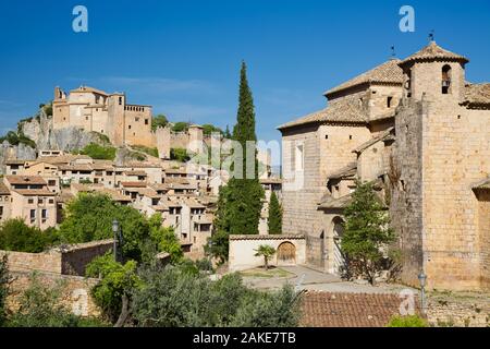 View of the medieval town of Alquezar in Aragon, Spain. On the hill is the Colegiata de Santa Maria, in the foreground is the Iglesia de San Miguel. Stock Photo