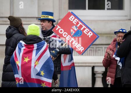 Whitehall, London, UK. 8th January 2019. Remain activists protest outside the Cabinet Office as Government Ministers leave to attend weekly PMQs. Credit: Malcolm Park/Alamy. Stock Photo