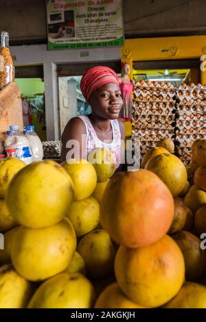 Ivory Coast, Abidjan, Treichville market,fruit saleswoman Stock Photo