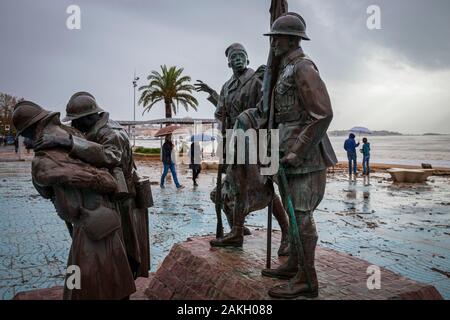 France, Var, Fréjus, rubbish deposited by the sea around the Esplanade of African and Madagascan sharpshooters on the seafront of Frejus beach following the bad weather of the Mediterranean episode of November 23, 2019 Stock Photo