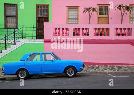 South Africa, Western Cape, Old Ford Blue Cortina in front of the colorful facades of the Bo-Kaap district in downtown Cape Town