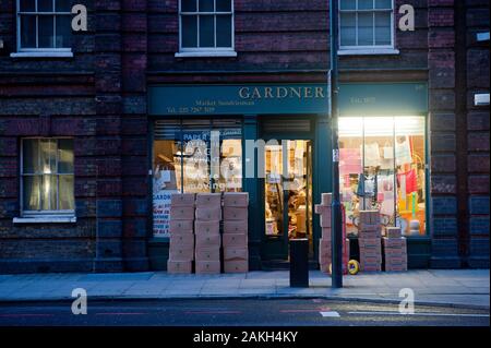 GARDNER'S MARKET SUNDRIESMEN shop, Spitalfields, London, UK Stock Photo