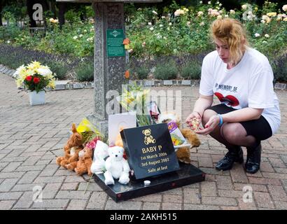People Remember Baby P On The Anniversary Of His Death At The Cemetery In North London In 09 Peter Connelly Was A 17 Month Old Baby Who Died In London In 07 After Suffering