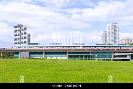 Singapore-22 DEC 2017:Singapore mrt train view from green open space Stock Photo