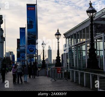 South Bank, London, UK. 9th January 2020. UK Weather: As the morning skies clear over the South Bank, early tourists start to gather near the London Eye. Credit: Celia McMahon/Alamy Live News.