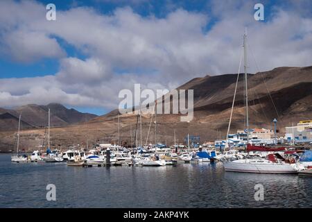 Fishing boats  and yachts in the harbour of Morro Jable, Jandia Peninsula, Fuerteventura, Canary Islands, Spain, Europe Stock Photo