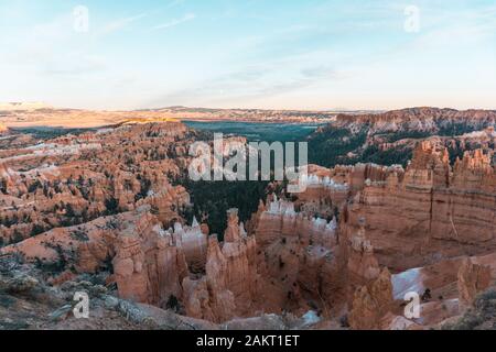 Sunset Point at Bryce Canyon National Park, Utah, USA Bryce Canyon is not a canyon in itself, but a series of large amphitheaters filled with colorful Stock Photo